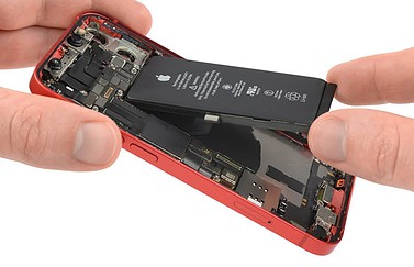 iFixit iPhone 12 mini teardown batterij
