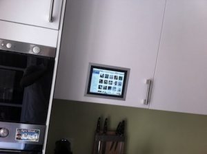 Verwachting agitatie Beoordeling Knutseltip: iPad inbouwen in een IKEA-keukenkastje