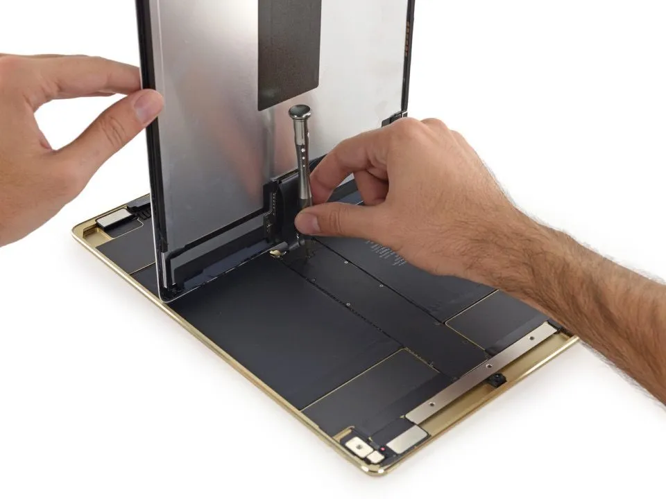 iPad Pro teardown laat nieuwe speakers en Smart Connector zien