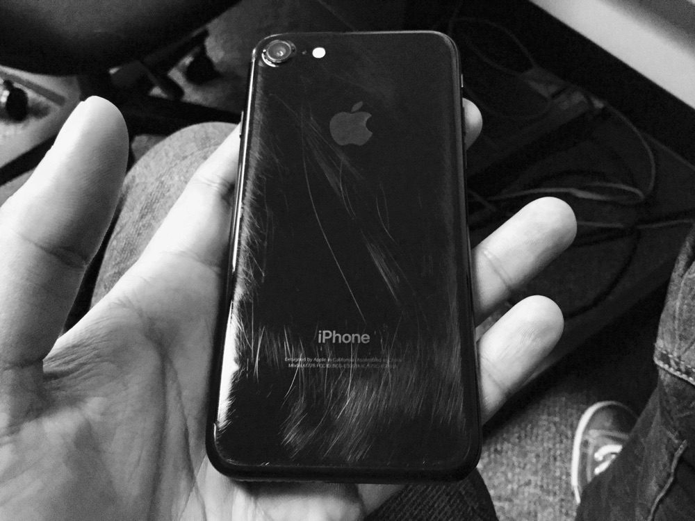 Oven Onderzoek het voordelig Zoveel krassen heeft een Jet Black iPhone 7 na paar maanden gebruik