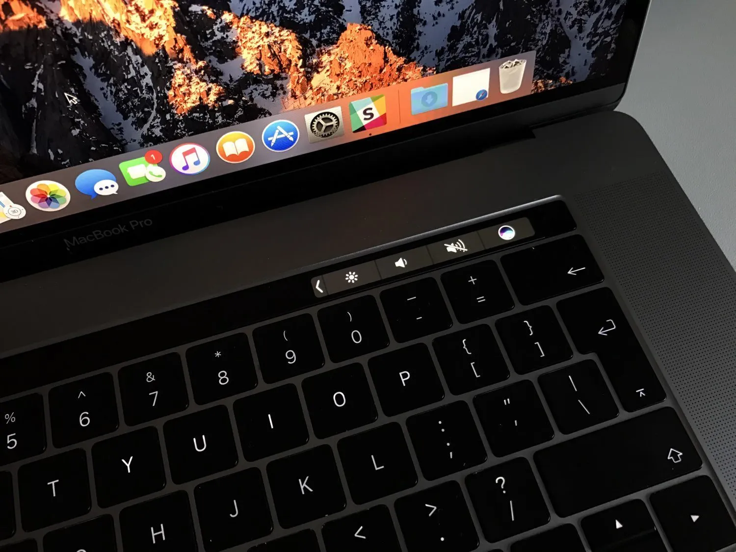 Zo pas je de Touch Bar op de MacBook Pro aan