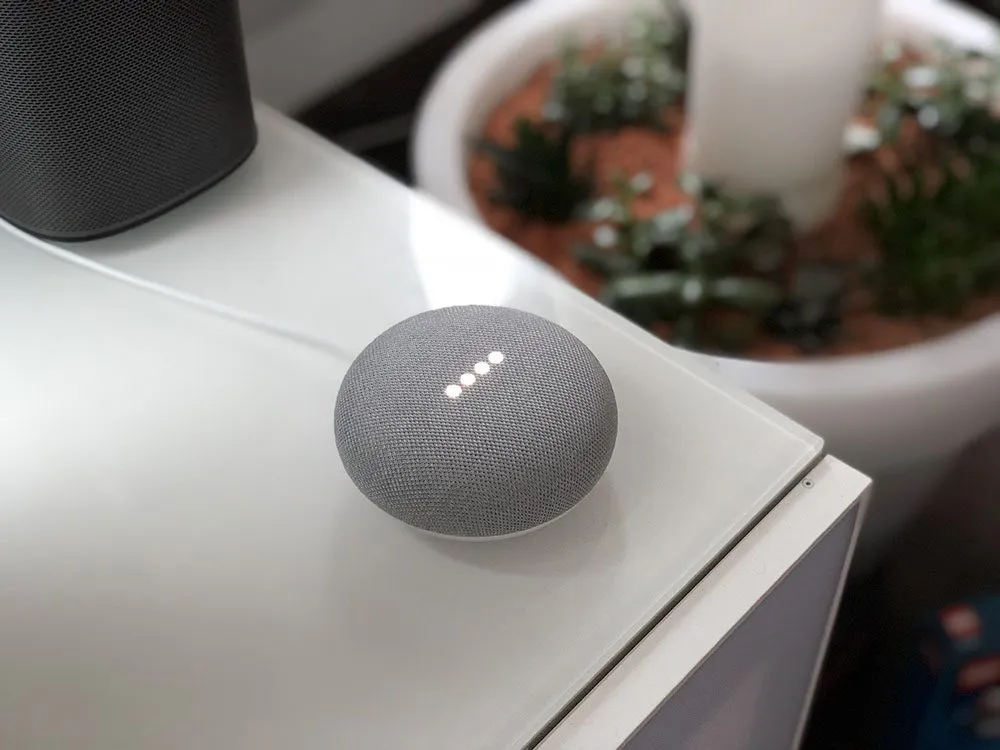 Review: Google Home Mini, dit kun je er nu al mee