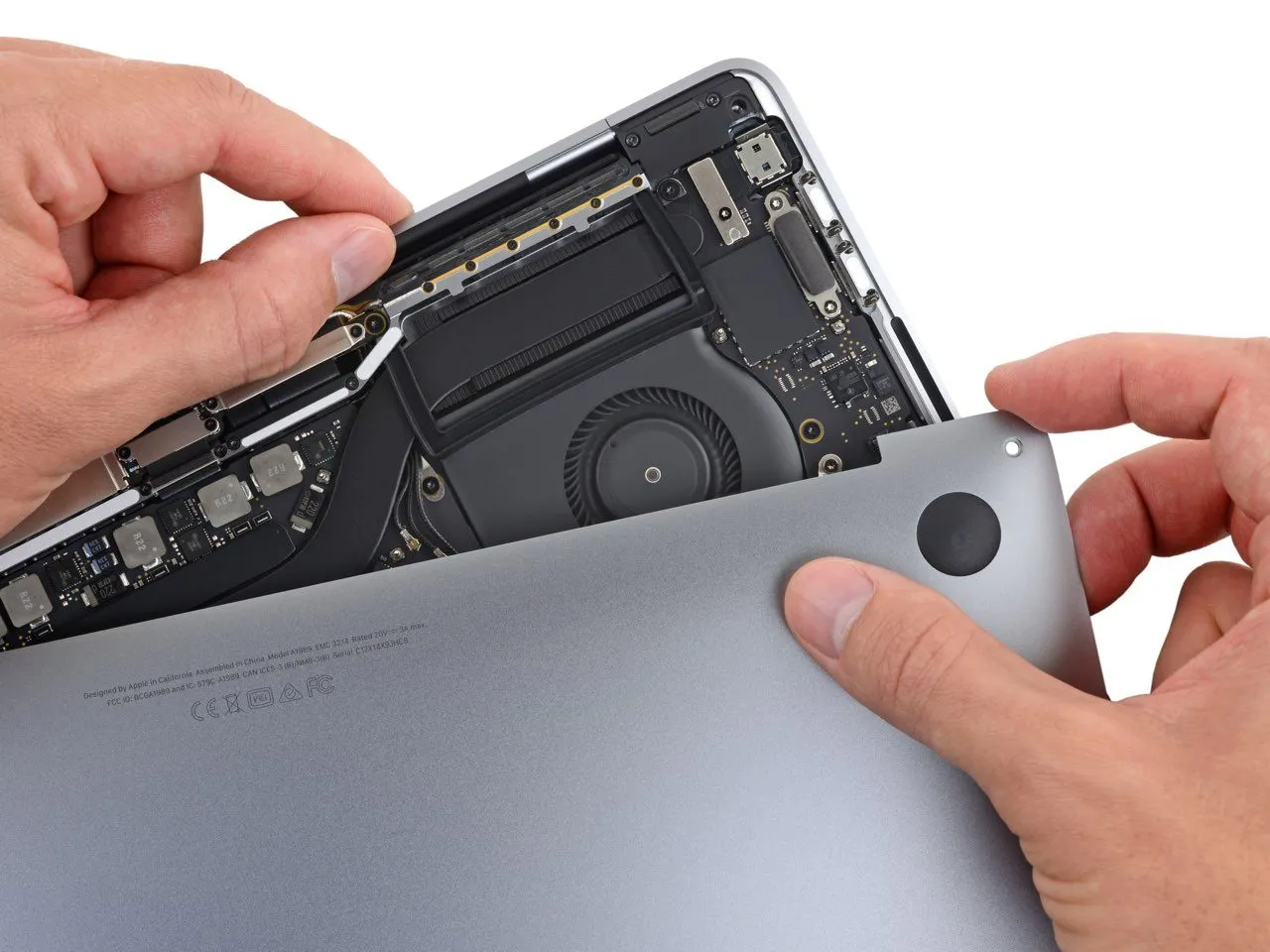 MacBook Pro 2018 teardown vindt grotere en zwaardere accu