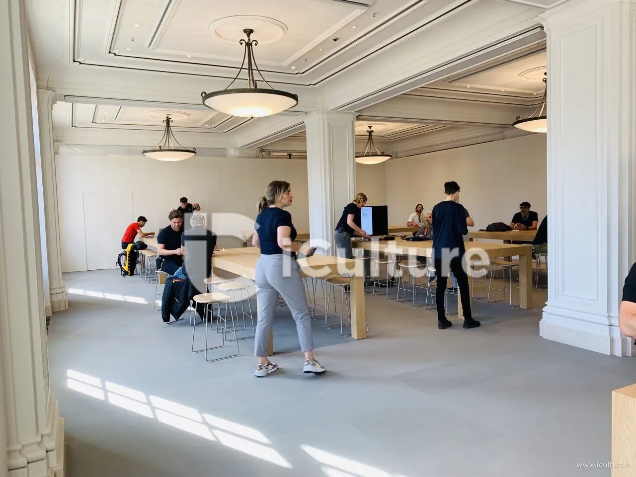 Verbouwing Apple Amsterdam: de bovenverdieping is weer open