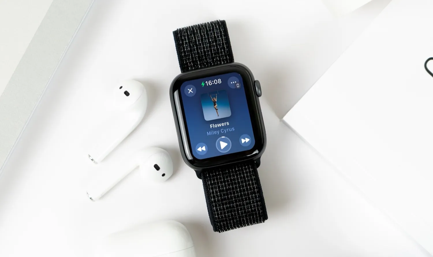 Muziek luisteren op de Apple Watch: zo werkt het (ook zonder hoofdtelefoon of oordopjes)