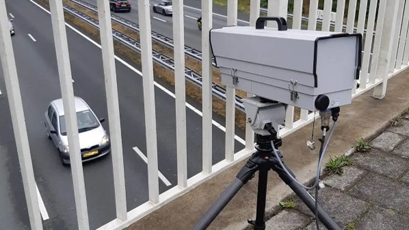 Steeds meer boetes voor telefoongebruik in het verkeer (zo voorkom je een bon)