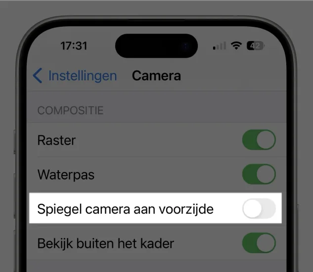 Screenshot van iPhone camera-instellingen met benadrukking optie "Spiegel camera aan voorzijde".