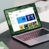 Apple Podcasts op het web op een MacBook