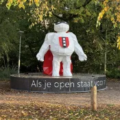 Amsterdam Monster Factory standbeeld in Vondelpark