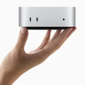 Mac mini 2024 op een hand