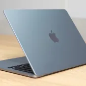 MacBook Air M4 hemelsblauw