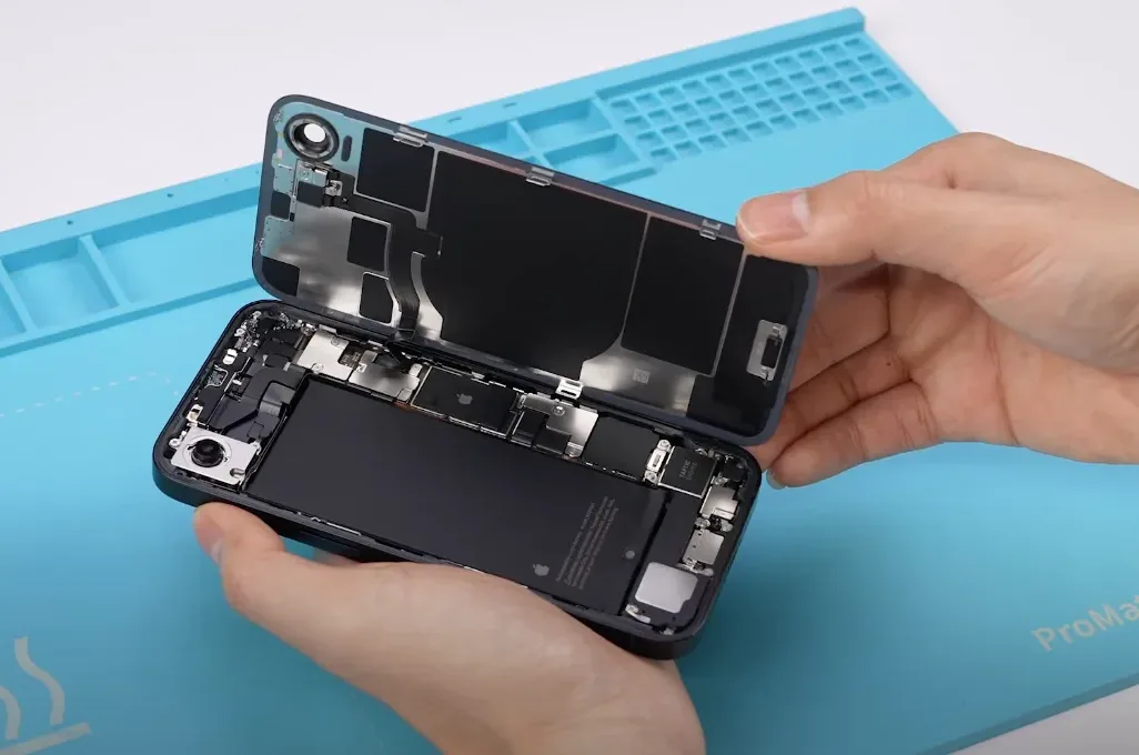 Teardown iPhone 16e