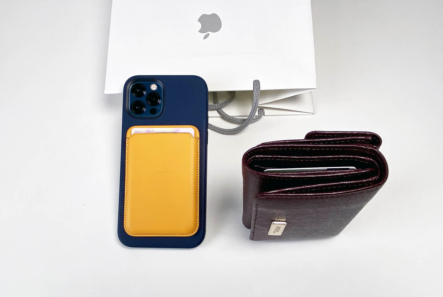 Review: Apple Wallet-case FineWoven en leren kaarthouder